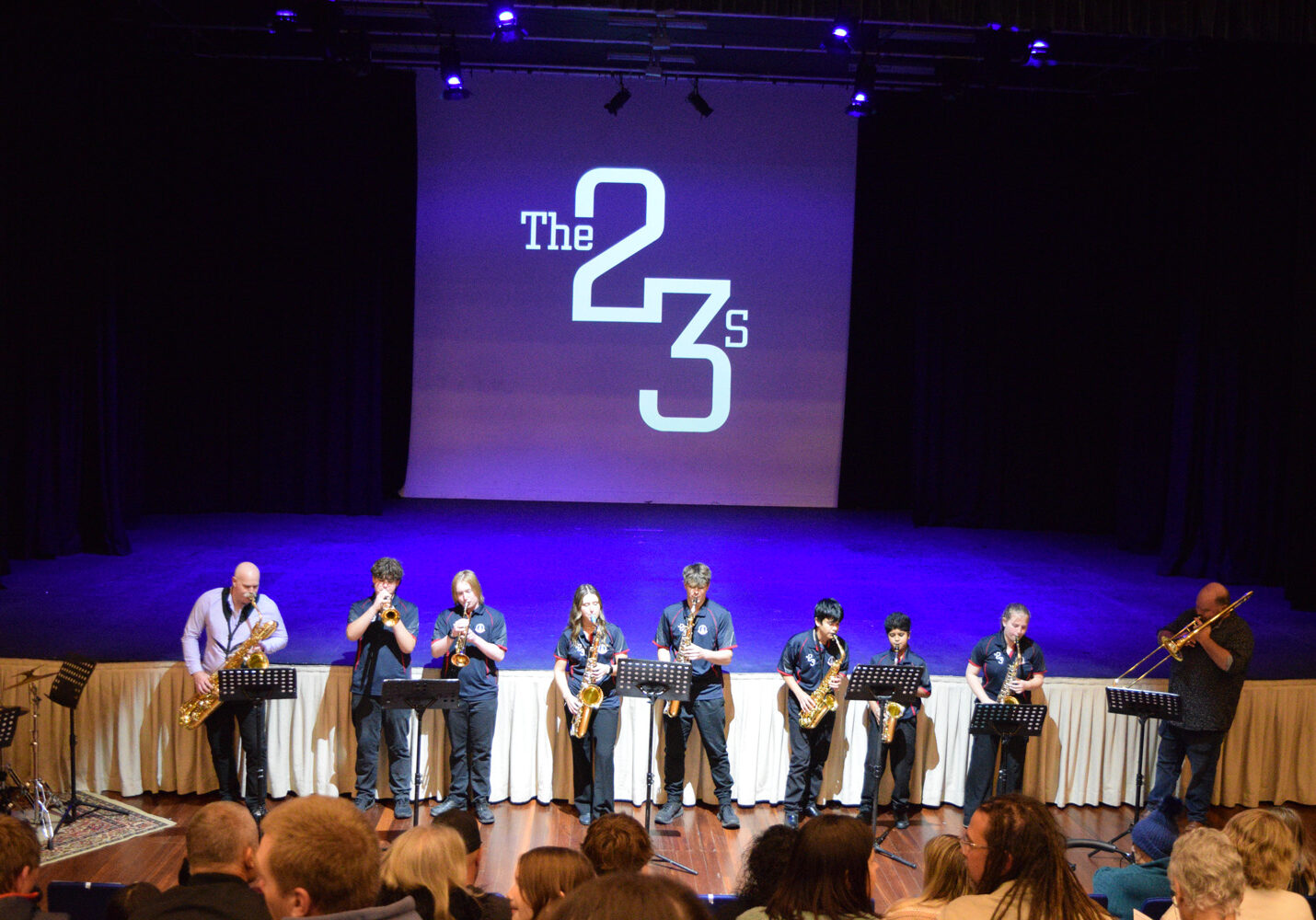 alter-oscillate-friday-night-performance-1