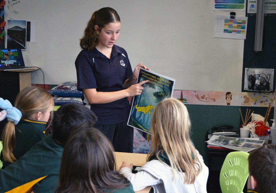 jp-book-critics-attend-indonesian-class-0