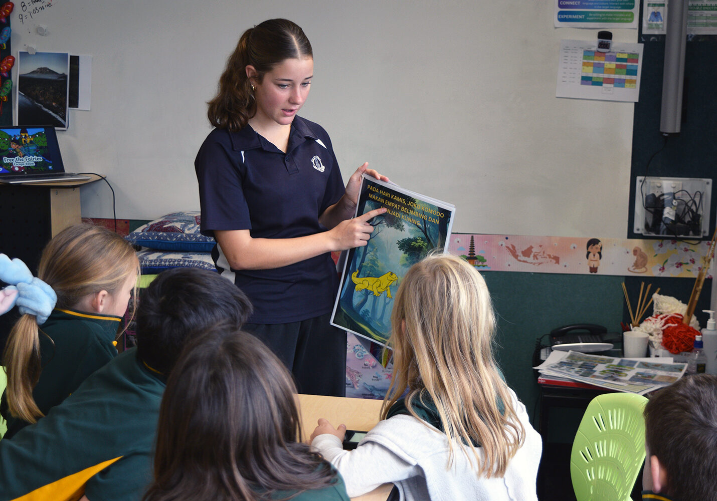 jp-book-critics-attend-indonesian-class-0