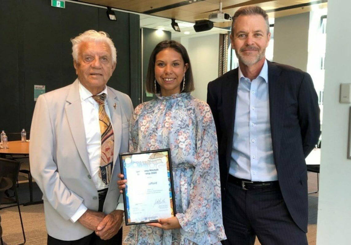 kiana-receives-dame-roma-scholarship-1