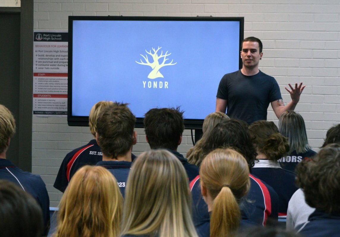 yondr-plhs-goes-mobile-phone-free-1